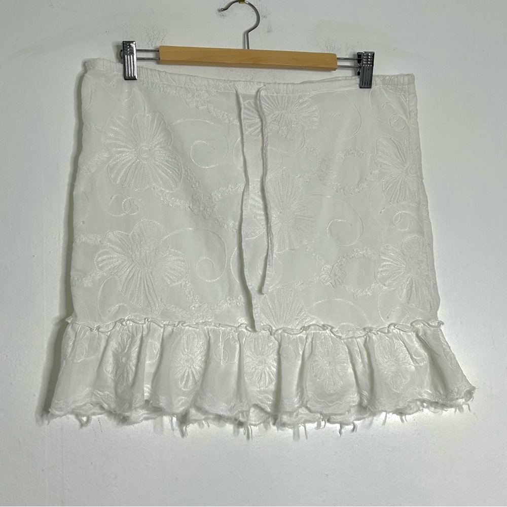 Hollister White Floral Textured Mini Skirt